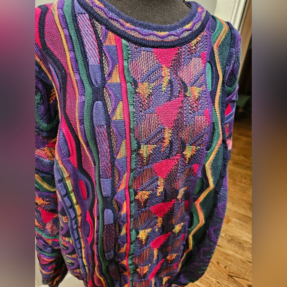 Tundra Canada Multicolor Geometric Crew Neck Sweater - Picture 2 of 8